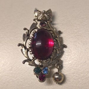 Vintage‎ Ornate Red Stone Gold Tone Bow Brooch Pin Rhinestone Dangle Royal Regal